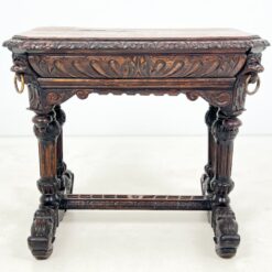 Senovinis ąžuolinis rašomasis stalas su stalčiumi, drožinėtais gyvūnų motyvais 63,5×84,5×75,5 cm