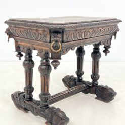 Senovinis ąžuolinis rašomasis stalas su stalčiumi, drožinėtais gyvūnų motyvais 63,5×84,5×75,5 cm