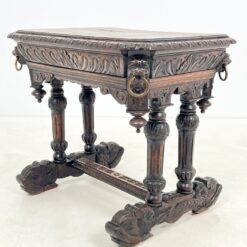 Senovinis ąžuolinis rašomasis stalas su stalčiumi, drožinėtais gyvūnų motyvais 63,5×84,5×75,5 cm