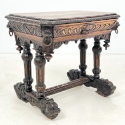 Senovinis ąžuolinis rašomasis stalas su stalčiumi, drožinėtais gyvūnų motyvais 63,5×84,5×75,5 cm