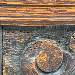 Senovinis ąžuolinis rašomasis stalas su stalčiumi, drožinėtais gyvūnų motyvais 63,5×84,5×75,5 cm