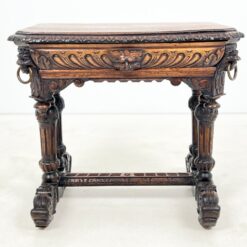 Senovinis ąžuolinis rašomasis stalas su stalčiumi, drožinėtais gyvūnų motyvais 63,5×84,5×75,5 cm