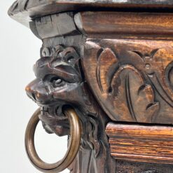 Senovinis ąžuolinis rašomasis stalas su stalčiumi, drožinėtais gyvūnų motyvais 63,5×84,5×75,5 cm