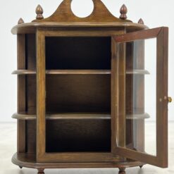 Pakabinama riešutmedžio spintelė su stiklu ir lentynėlėmis 21,5×51,5×60,5 cm