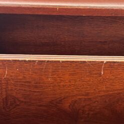 Angliško stiliaus aukšta raudonmedžio knygų lentyna 40x90x273 cm