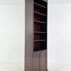 Angliško stiliaus aukšta raudonmedžio knygų lentyna 40x90x273 cm