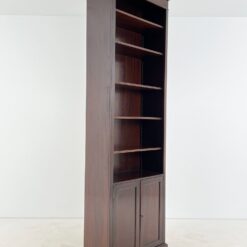 Angliško stiliaus aukšta raudonmedžio knygų lentyna 40x90x273 cm