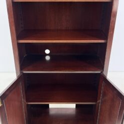 Angliško stiliaus aukšta raudonmedžio knygų lentyna 40x90x273 cm