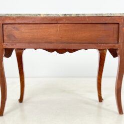 Liudviko XV laikotarpio stiliaus inkrustuota komoda su marmuru ir žalvario detalėmis 45x103x78,5 cm