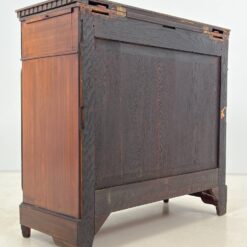 Angliško stiliaus raudonmedžio komoda – baras 43×99,5×94,5 cm