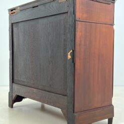 Angliško stiliaus raudonmedžio komoda – baras 43×99,5×94,5 cm