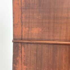 Angliško stiliaus raudonmedžio komoda – baras 43×99,5×94,5 cm