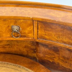 Biedermeier stiliaus riešutmedžio lukšto rašomasis stalas 58x98x94 cm