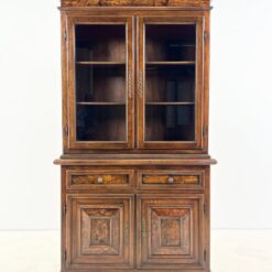 “Selva” ąžuolo ir riešutmedžio lukšto dviejų dalių bufetas 48x103x210 cm