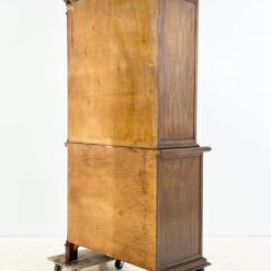 “Selva” ąžuolo ir riešutmedžio lukšto dviejų dalių bufetas 48x103x210 cm