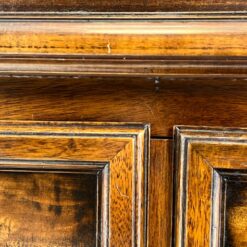 “Selva” ąžuolo ir riešutmedžio lukšto dviejų dalių bufetas 48x103x210 cm