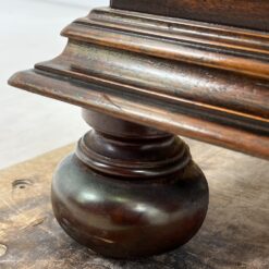 “Selva” ąžuolo ir riešutmedžio lukšto dviejų dalių bufetas 48x103x210 cm