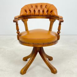Senovinis, odinis darbo krėslas riešutmedžio rėme 60x60x82 cm, 48 cm