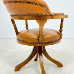 Senovinis, odinis darbo krėslas riešutmedžio rėme 60x60x82 cm, 48 cm