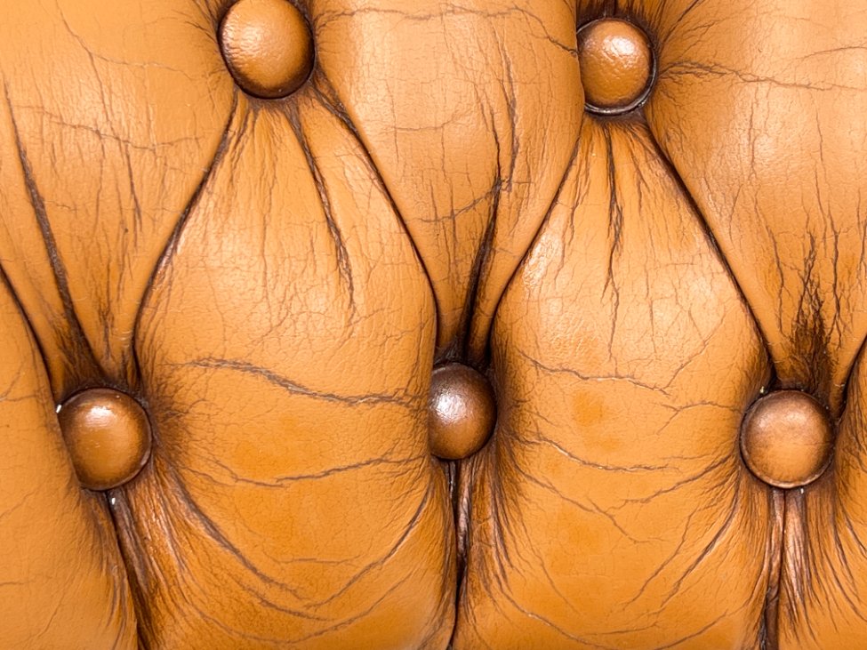 HL0274-valgomojo-kreslai-13 Senovinis, odinis darbo krėslas riešutmedžio rėme 60x60x82 cm, 48 cm