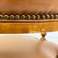 Senovinis, odinis darbo krėslas riešutmedžio rėme 60x60x82 cm, 48 cm