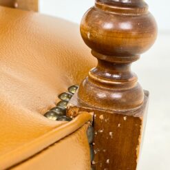 Senovinis, odinis darbo krėslas riešutmedžio rėme 60x60x82 cm, 48 cm