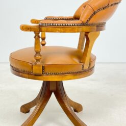 Senovinis, odinis darbo krėslas riešutmedžio rėme 60x60x82 cm, 48 cm
