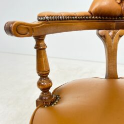 Senovinis, odinis darbo krėslas riešutmedžio rėme 60x60x82 cm, 48 cm