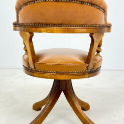 Senovinis, odinis darbo krėslas riešutmedžio rėme 60x60x82 cm, 48 cm