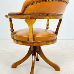 Senovinis, odinis darbo krėslas riešutmedžio rėme 60x60x82 cm, 48 cm