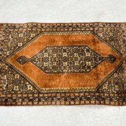 Vilnonis rankų darbo kilimėlis “Bidjar” 105x60x0,4 cm