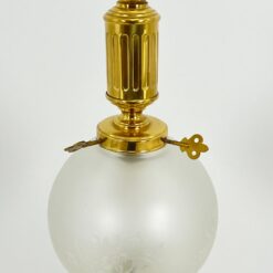 Žalvarinis pakabinamas šviestuvas su stikliniu gaubtu 24x24x83 cm