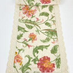 Gėlių raštų stalo takelis apnertomis kraštinėmis 117x36x0,2 cm