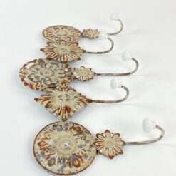 Sendinta metalinė penkių kabliukų sieninė kabykla 6×46,5×24,5 cm