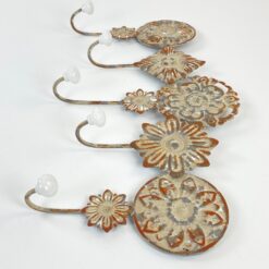 Sendinta metalinė penkių kabliukų sieninė kabykla 6×46,5×24,5 cm