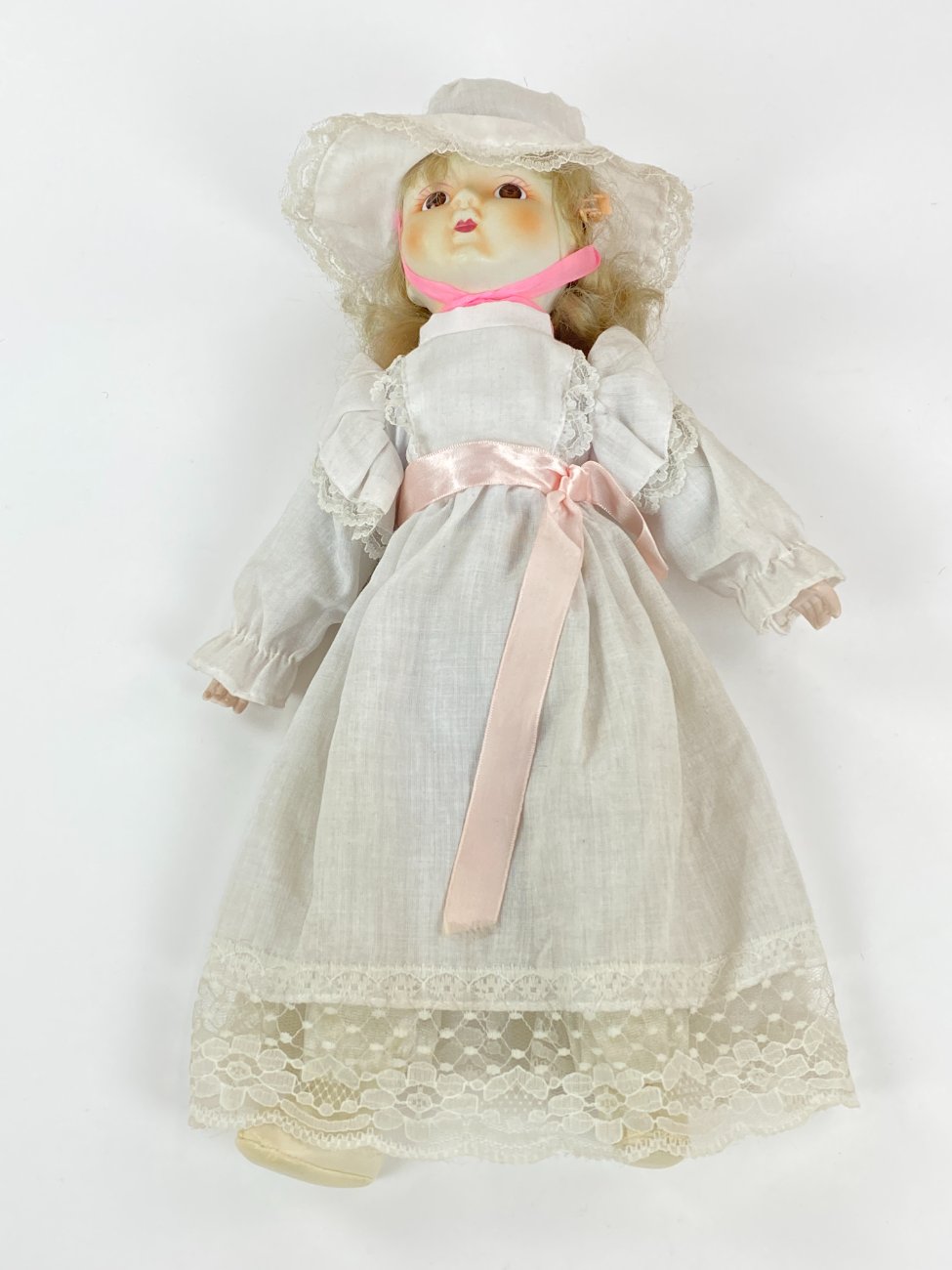 HN1621-leles-1 Porcelianinė lėlė 14x24x43 cm