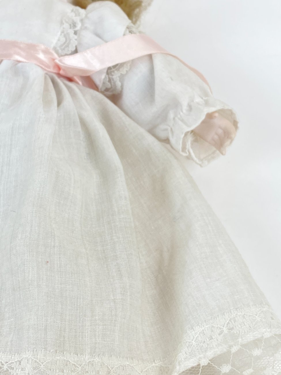 HN1621-leles-7 Porcelianinė lėlė 14x24x43 cm