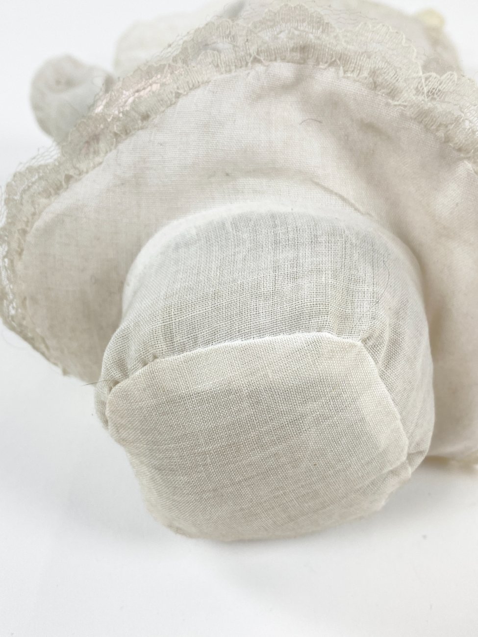 HN1621-leles-8 Porcelianinė lėlė 14x24x43 cm