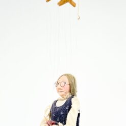 Vintažinė lėlė marionetė “Mezganti senolė” 16x18x47 cm