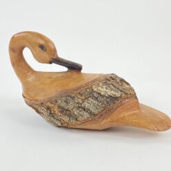 Iš medžio išdrožinėta gulbės statula 7,5×16,5×9 cm