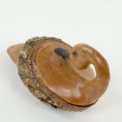 Iš medžio išdrožinėta gulbės statula 7,5×16,5×9 cm