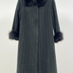 Zomšinis paltas su triušio kailio apykakle ir rankogaliais 55x118x9 cm