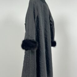 Zomšinis paltas su triušio kailio apykakle ir rankogaliais 55x118x9 cm