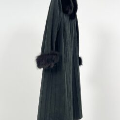 Zomšinis paltas su triušio kailio apykakle ir rankogaliais 55x118x9 cm