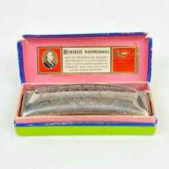 Hohner lūpinė armonikėlė “Unsere Lieblinge” su originalia dėžute 3,5x10,5x2 cm