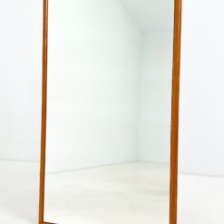 Veidrodis mediniame rėme 3x60x107 cm