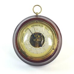 Pakabinamas barometras raudonmedžio ir žalvario rėme 12,5x15x4,5 cm