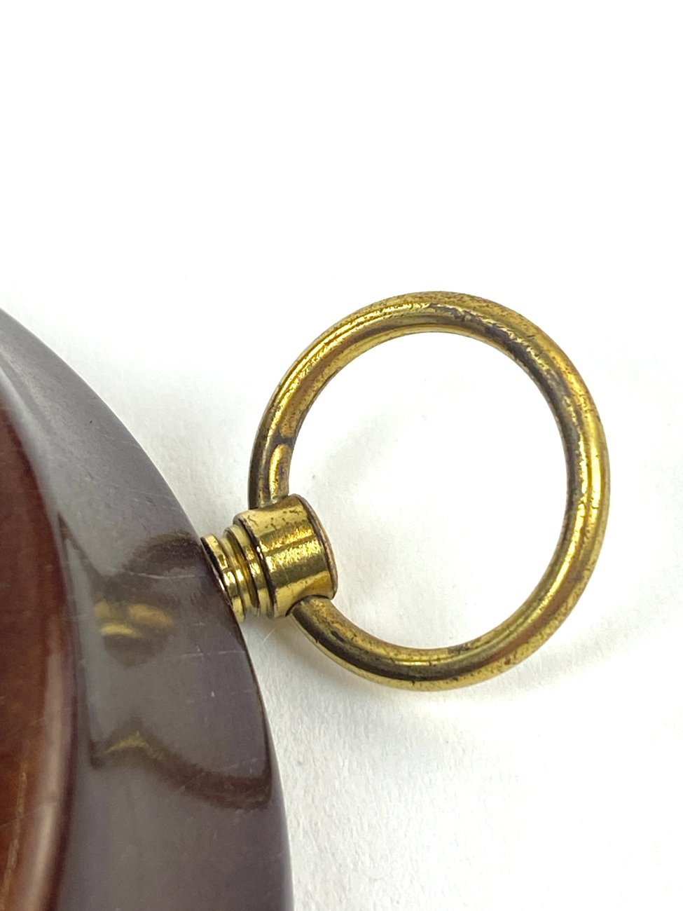 HN1668-barometrai-11 Pakabinamas barometras raudonmedžio ir žalvario rėme 12,5x15x4,5 cm