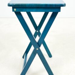 Sulankstomas medinis, mėlynai dažytas staliukas 37x49x65 cm