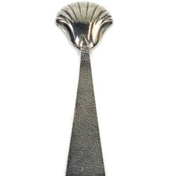 Metalinis kriauklės formos arbatinis šaukštelis su epoksidu 3x11x0,5 cm